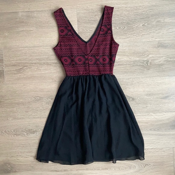 January 7 Maroon and Black Dress - Picture 7 of 8